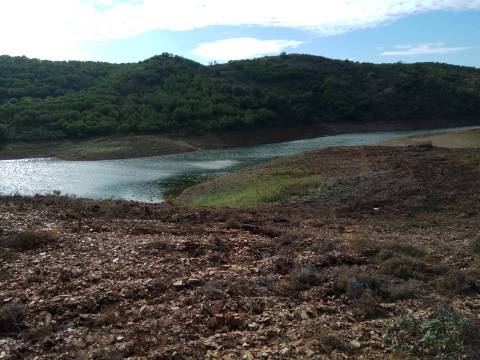 TERRENO RÚSTICO COM 7880 M2 JUNTO A BARRAGEM DO BELICHE - AZINHAL - CASTRO MARIM - ALGARVE - PORTUGAL