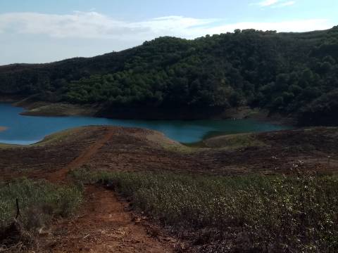 TERRENO RÚSTICO COM 7880 M2 JUNTO A BARRAGEM DO BELICHE - AZINHAL - CASTRO MARIM - ALGARVE - PORTUGAL