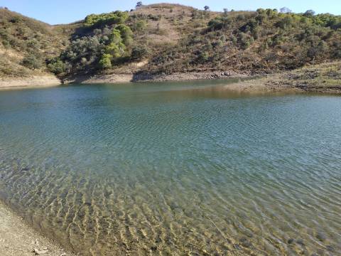 TERRENO RÚSTICO COM 7880 M2 JUNTO A BARRAGEM DO BELICHE - AZINHAL - CASTRO MARIM - ALGARVE - PORTUGAL