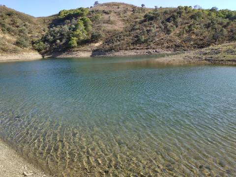 TERRENO RÚSTICO COM 7880 M2 JUNTO A BARRAGEM DO BELICHE - AZINHAL - CASTRO MARIM - ALGARVE - PORTUGAL
