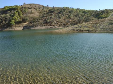 TERRENO RÚSTICO COM 7880 M2 JUNTO A BARRAGEM DO BELICHE - AZINHAL - CASTRO MARIM - ALGARVE - PORTUGAL