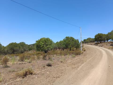 TERRENO RUSTICO COM 12.200 M2 - AGUA E LUZ - PRÓXIMO A FOZ DE ODELEITE - ODELEITE - CASTRO MARIM - ALGARVE