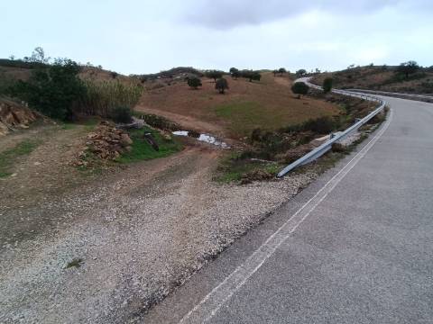 TERRENO COM 35.120 M2 - POÇO - ÁGUA - COM POSSIBILIDADE DE CONSTRUIR UM ARMAZÉM - CORTE DO GAGO - CASTRO MARIM - ALGARVE