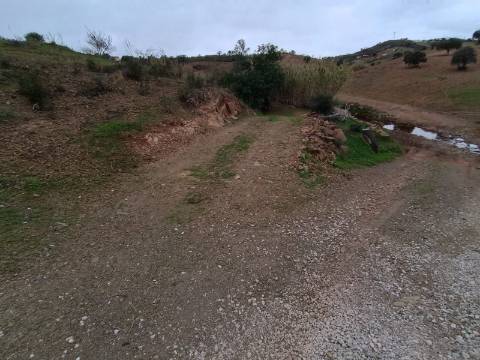 TERRENO COM 35.120 M2 - POÇO - ÁGUA - COM POSSIBILIDADE DE CONSTRUIR UM ARMAZÉM - CORTE DO GAGO - CASTRO MARIM - ALGARVE