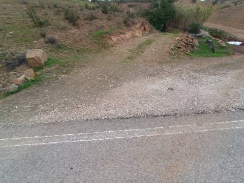 TERRENO COM 35.120 M2 - POÇO - ÁGUA - COM POSSIBILIDADE DE CONSTRUIR UM ARMAZÉM - CORTE DO GAGO - CASTRO MARIM - ALGARVE