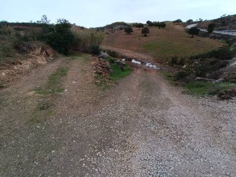 TERRENO COM 35.120 M2 - POÇO - ÁGUA - COM POSSIBILIDADE DE CONSTRUIR UM ARMAZÉM - CORTE DO GAGO - CASTRO MARIM - ALGARVE