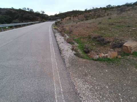 TERRENO COM 35.120 M2 - POÇO - ÁGUA - COM POSSIBILIDADE DE CONSTRUIR UM ARMAZÉM - CORTE DO GAGO - CASTRO MARIM - ALGARVE
