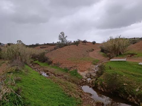 TERRENO COM 35.120 M2 - POÇO - ÁGUA - COM POSSIBILIDADE DE CONSTRUIR UM ARMAZÉM - CORTE DO GAGO - CASTRO MARIM - ALGARVE