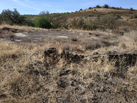 TERRENO MISTO COM 1.200 M2 ÁREA URBANA E 12.7 HECTARES DE TERRENO COM LAGO PRIVADO EM BOTELHAS - CASTRO MARIM