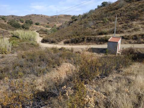 TERRENO MISTO COM 1.200 M2 ÁREA URBANA E 12.7 HECTARES DE TERRENO COM LAGO PRIVADO EM BOTELHAS - CASTRO MARIM