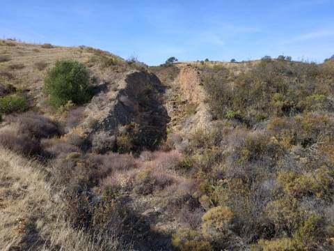 TERRENO MISTO COM 1.200 M2 ÁREA URBANA E 12.7 HECTARES DE TERRENO COM LAGO PRIVADO EM BOTELHAS - CASTRO MARIM