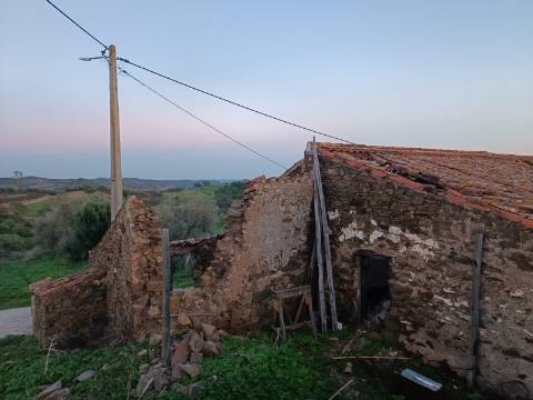 MORADIA T3 - COM SUITE - COM PROJECTO APROVADO - RECONSTRUIR - ALCARIAS GRANDES - CASTRO MARIM - ALGARVE