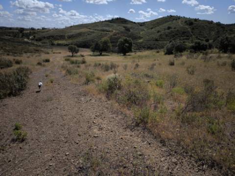 TERRENO RUSTICO COM 18.370 M2 - COM POÇO - VISTA LAGO - BOTELHAS - CASTRO MARIM - ALGARVE