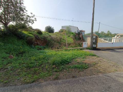 MORADIA TÉRREA - COM TERRENO DE 11.820 M2 - COM POMAR - RIO SECO - CASTRO MARIM - ALGARVE