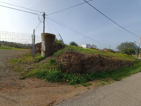 MORADIA TÉRREA - COM TERRENO DE 11.820 M2 - COM POMAR - RIO SECO - CASTRO MARIM - ALGARVE