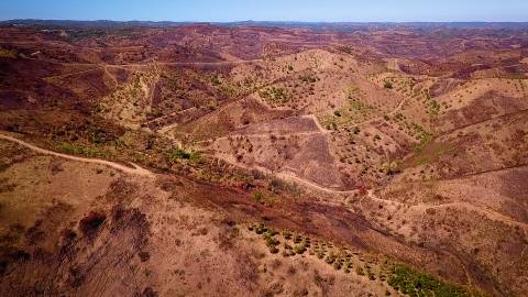 TERRENO RÚSTICO COM 15.560 M2 BONS ACESSOS - NA CORTELHA - AZINHAL - CASTRO MARIM - ALGARVE