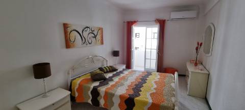 Apartamento T1+1 com Vista mar para arrendamento de Outubro a Maio