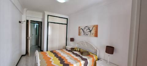 Apartamento T1+1 com Vista mar para arrendamento de Outubro a Maio