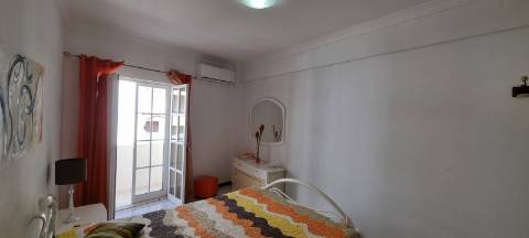 Apartamento T1+1 com Vista mar para arrendamento de Outubro a Maio