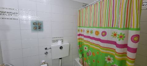 Apartamento T1+1 com Vista mar para arrendamento de Outubro a Maio