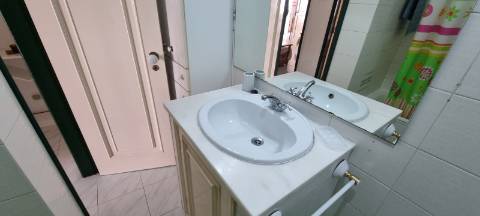 Apartamento T1+1 com Vista mar para arrendamento de Outubro a Maio