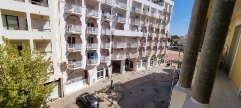 Apartamento T1+1 com Vista mar para arrendamento de Outubro a Maio