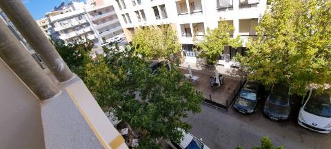 Apartamento T1+1 com Vista mar para arrendamento de Outubro a Maio