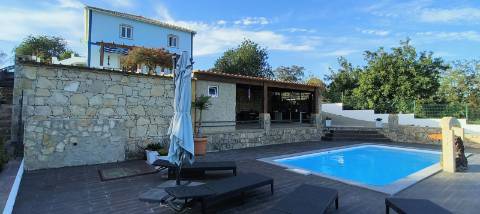 Moradia de Excelência T5 com piscina com vista campo e mar.