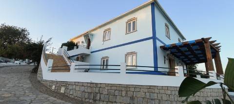 Moradia de Excelência T5 com piscina com vista campo e mar.