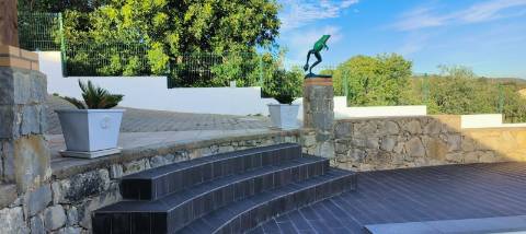 Moradia de Excelência T5 com piscina com vista campo e mar.