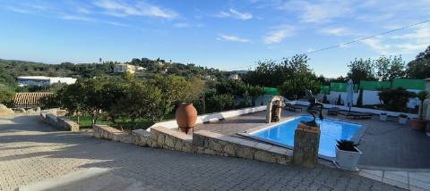 Moradia de Excelência T5 com piscina com vista campo e mar.