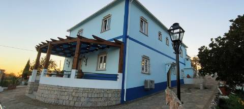 Moradia de Excelência T5 com piscina com vista campo e mar.