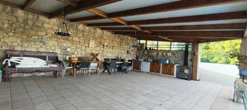 Moradia de Excelência T5 com piscina com vista campo e mar.