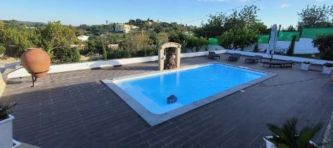 Moradia de Excelência T5 com piscina com vista campo e mar.