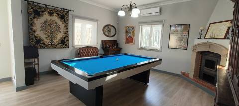 Moradia de Excelência T5 com piscina com vista campo e mar.