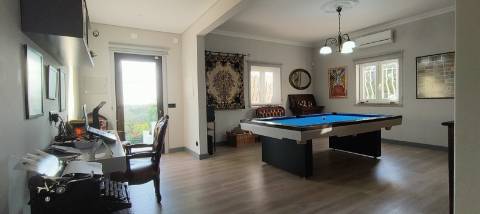 Moradia de Excelência T5 com piscina com vista campo e mar.