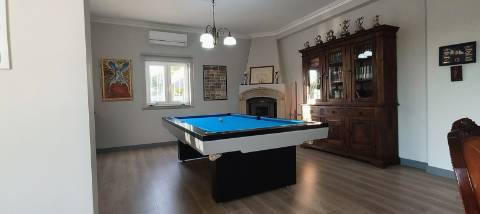 Moradia de Excelência T5 com piscina com vista campo e mar.