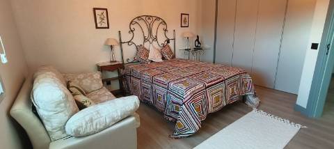 Moradia de Excelência T5 com piscina com vista campo e mar.