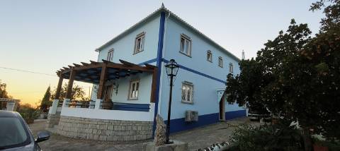 Moradia de Excelência T5 com piscina com vista campo e mar.