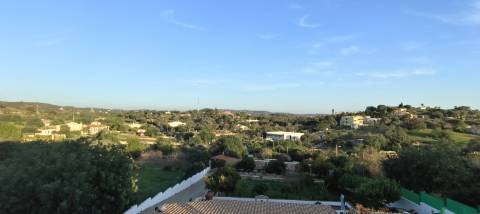Moradia de Excelência T5 com piscina com vista campo e mar.