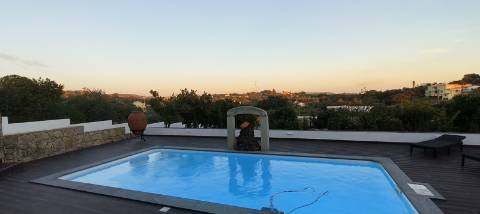 Moradia de Excelência T5 com piscina com vista campo e mar.