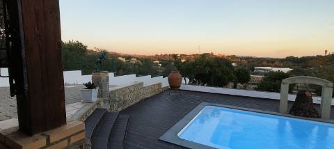 Moradia de Excelência T5 com piscina com vista campo e mar.