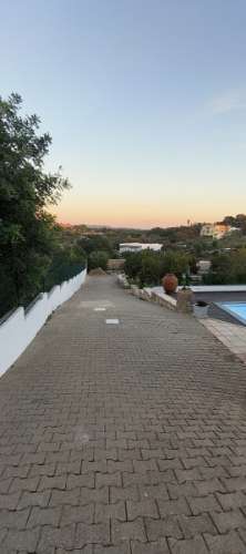 Moradia de Excelência T5 com piscina com vista campo e mar.