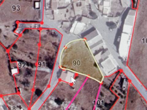 TERRENO URBANO COM 760 M2 - LOTE CONSTRUÇÃO - MORADIA COM GARAGEM E PISCINA - DENTRO DA ALDEIA DO VALE DO PEREIRO EM ODELEITE - CASTRO MARIM - ALGARVE