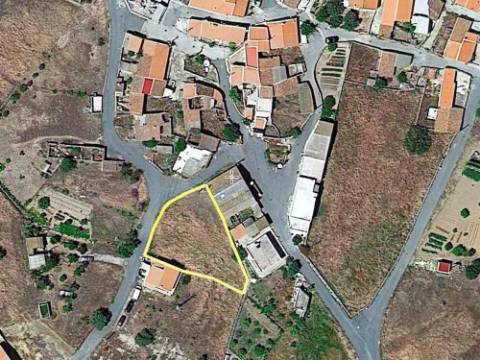 TERRENO URBANO COM 760 M2 - LOTE CONSTRUÇÃO - MORADIA COM GARAGEM E PISCINA - DENTRO DA ALDEIA DO VALE DO PEREIRO EM ODELEITE - CASTRO MARIM - ALGARVE
