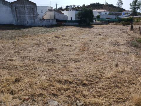 TERRENO URBANO COM 760 M2 - LOTE CONSTRUÇÃO - MORADIA COM GARAGEM E PISCINA - DENTRO DA ALDEIA DO VALE DO PEREIRO EM ODELEITE - CASTRO MARIM - ALGARVE