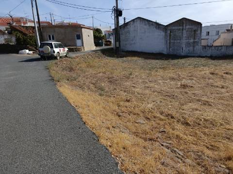 TERRENO URBANO COM 760 M2 - LOTE CONSTRUÇÃO - MORADIA COM GARAGEM E PISCINA - DENTRO DA ALDEIA DO VALE DO PEREIRO EM ODELEITE - CASTRO MARIM - ALGARVE