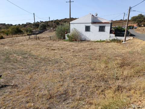 TERRENO URBANO COM 760 M2 - LOTE CONSTRUÇÃO - MORADIA COM GARAGEM E PISCINA - DENTRO DA ALDEIA DO VALE DO PEREIRO EM ODELEITE - CASTRO MARIM - ALGARVE