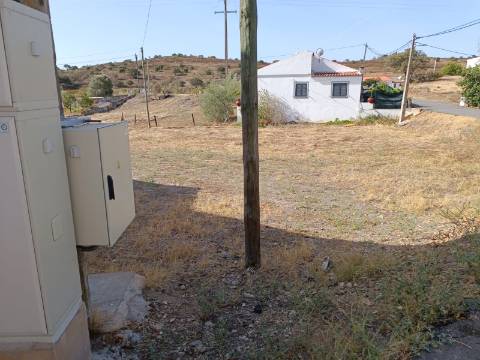TERRENO URBANO COM 760 M2 - LOTE CONSTRUÇÃO - MORADIA COM GARAGEM E PISCINA - DENTRO DA ALDEIA DO VALE DO PEREIRO EM ODELEITE - CASTRO MARIM - ALGARVE