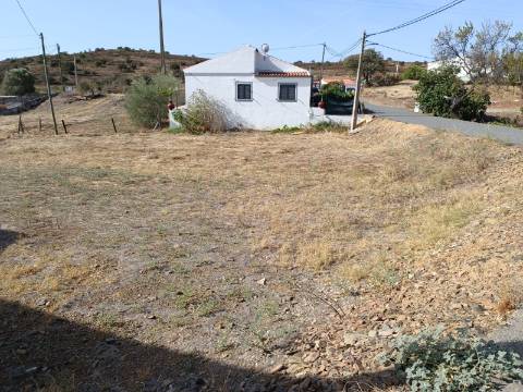 TERRENO URBANO COM 760 M2 - LOTE CONSTRUÇÃO - MORADIA COM GARAGEM E PISCINA - DENTRO DA ALDEIA DO VALE DO PEREIRO EM ODELEITE - CASTRO MARIM - ALGARVE